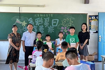 Colorful summer camps for migrant children